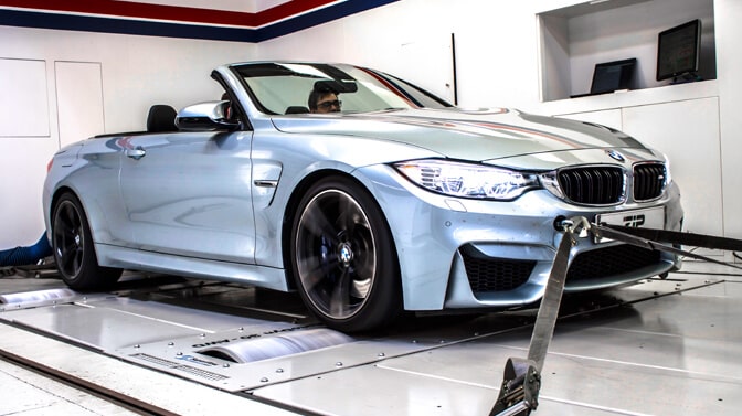 BMW M4 Cabrio op de rollenbank